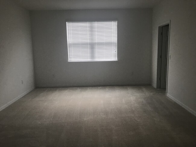 Building Photo - 4 BEDROOM 3.5 BATH  at West side Village a...