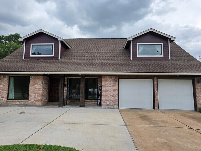 Foto del edificio - 9211 Kempwood Dr
