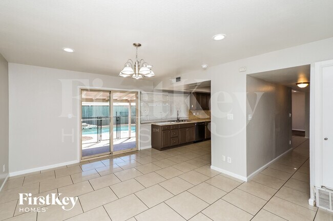 Foto del edificio - 5642 Clydesdale St