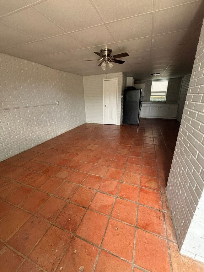 Building Photo - 1627 W FM-351-15