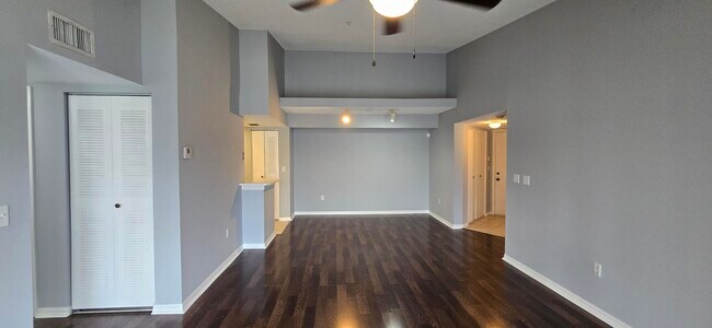 Building Photo - 1300 Crestwood Ct S