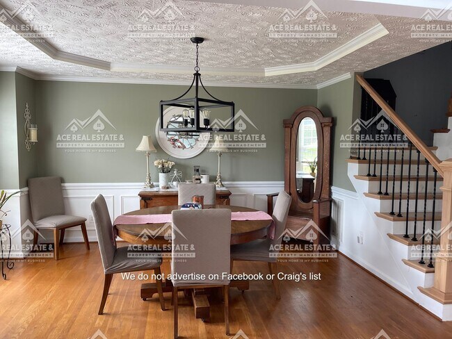 Building Photo - Baywood- Four Wood Drive
