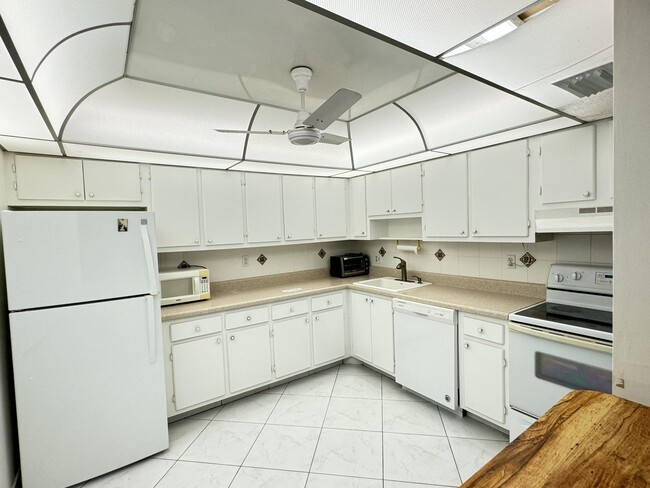 Building Photo - 575 Piedmont F