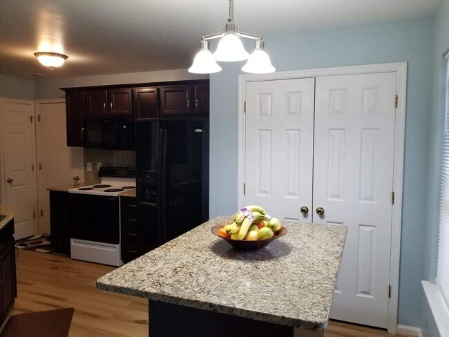 Foto del edificio - Wonderful 3 Bedroom 2 Bath Home with Garage in Quiet Williamsburg Community