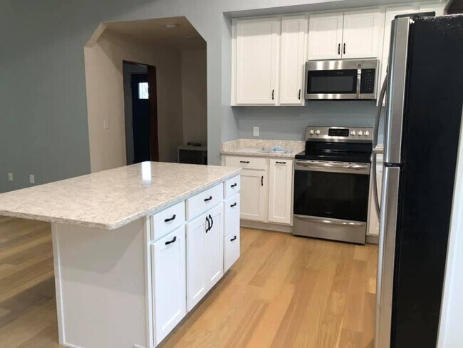 Foto del edificio - 2034 Halibut Point Rd