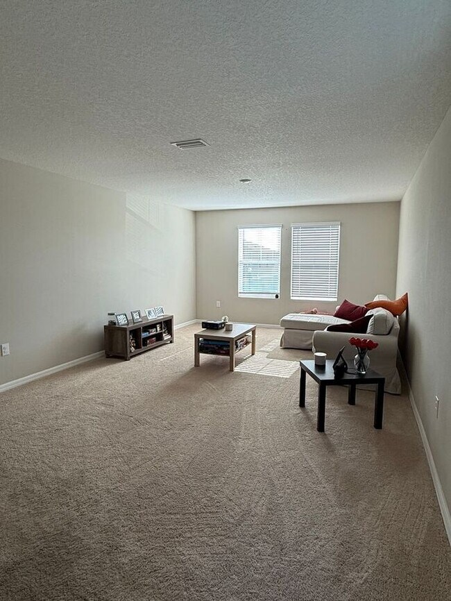 Foto del edificio - For Rent – Spacious 5-Bedroom Home in Lithia