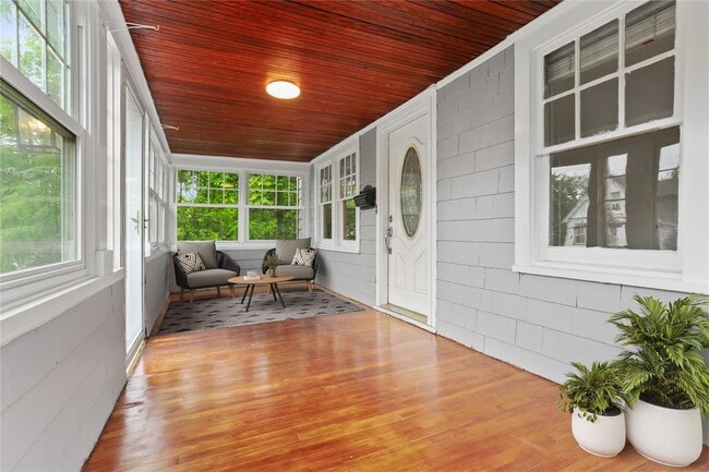 Building Photo - 19 Deane Pl