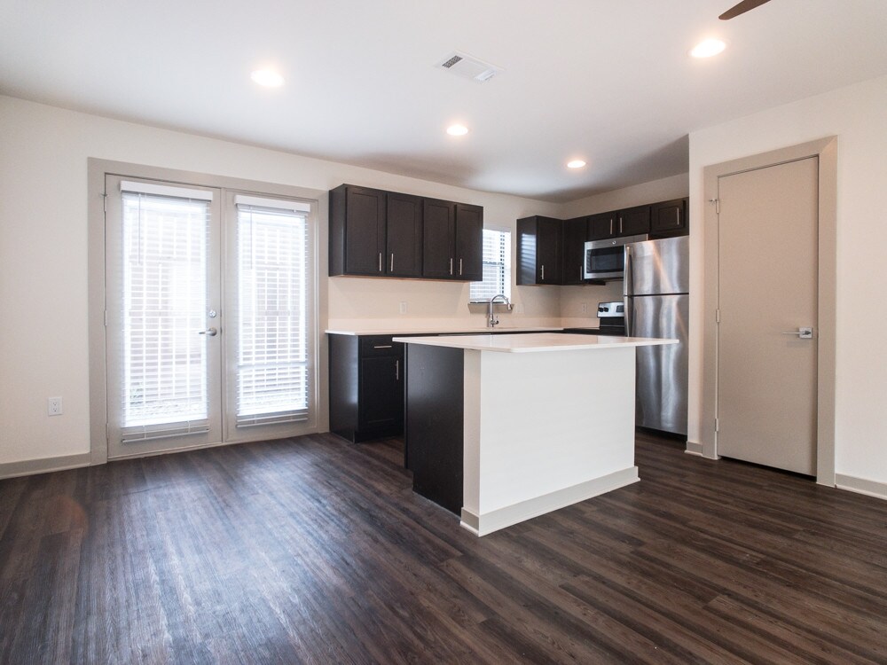 Foto principal - 2106 Bennett Ave