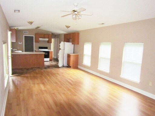 Building Photo - 114 Blue Heron Rd