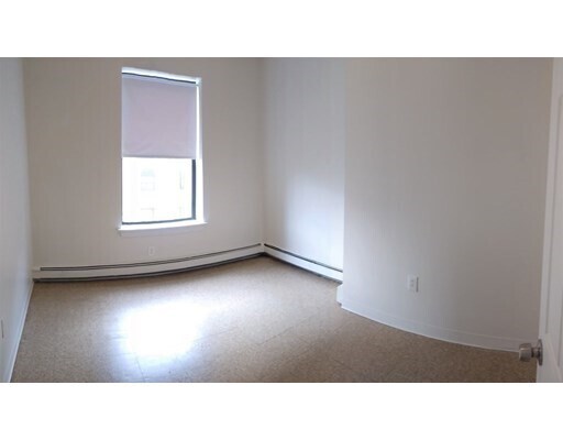 Foto del edificio - 726 Dudley St