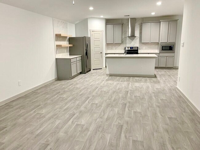 Building Photo - 2824 Gunnersbury Dr