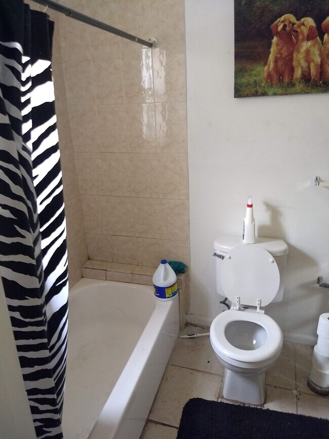 706 SW 4th Ter Unit 1, Dania, FL 33004 706 SW 4th Ter Dania, FL