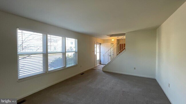 Building Photo - 12 Upman Ct