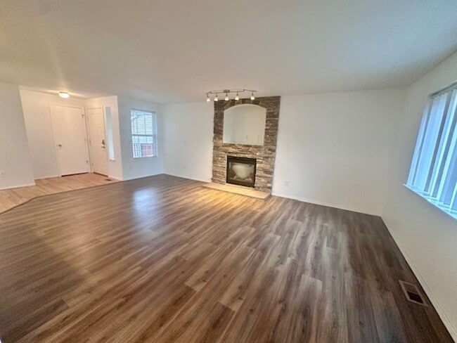 Foto del edificio - Spacious 4 bedroom - Ready Now