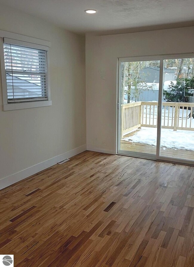 Building Photo - 1408 Lake Dr