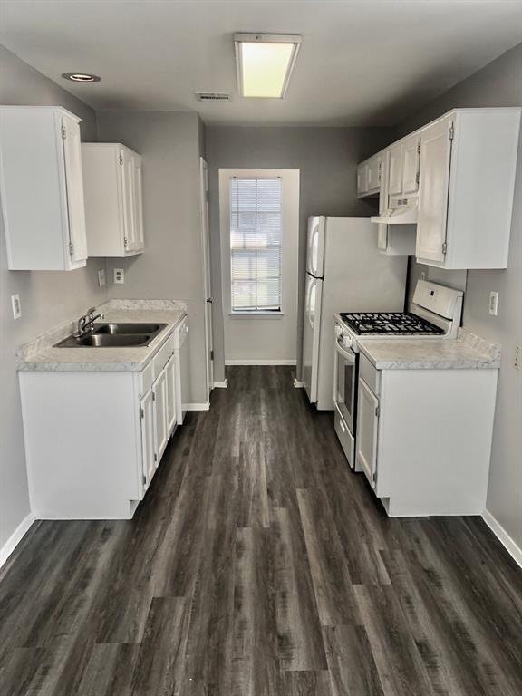 Building Photo - 12402 Alderbrook Dr