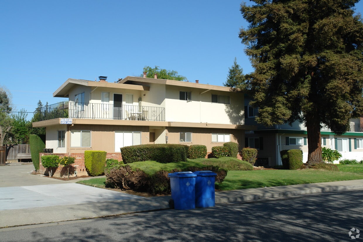 Primary Photo - 313 Dunster Dr