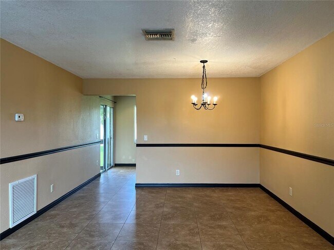 Foto del edificio - 22481 Westchester Blvd