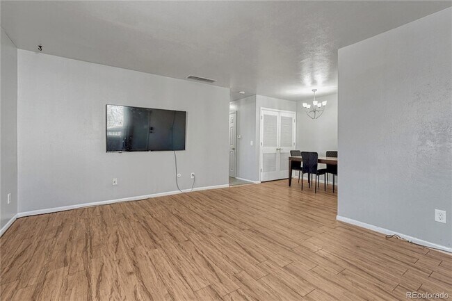 Foto del edificio - 7968 Chase Cir