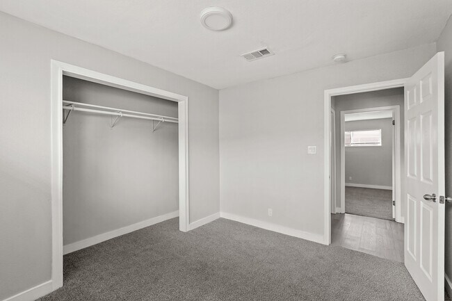 Foto del edificio - 7815 Glass St