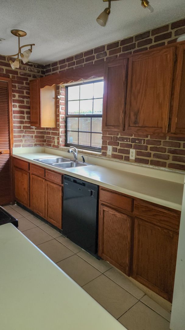 Foto del edificio - 486 Tamarack St