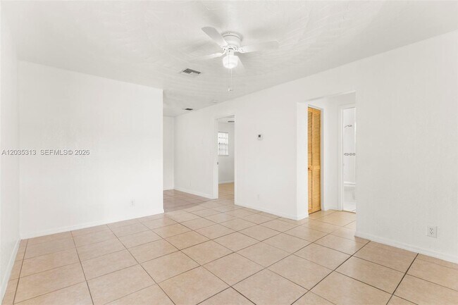 Building Photo - 4120 SW 19th St