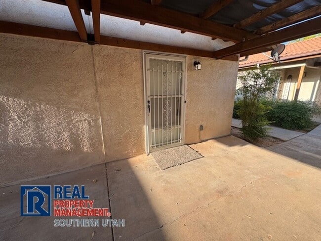 Building Photo - 280 N Sunflower Dr