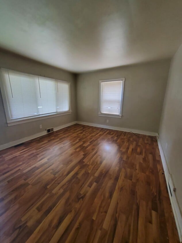Primary Photo - 1246 E Riverside Ave