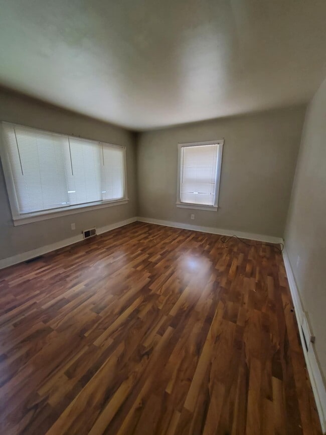 Foto del edificio - 1246 E Riverside Ave