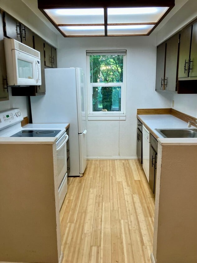 Primary Photo - Spacious 2-Bed, 1.5-Bath Home with Firepla...