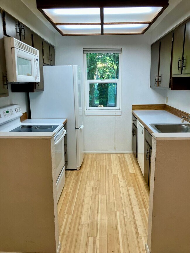 Foto del edificio - Spacious 2-Bed, 1.5-Bath Home with Firepla...
