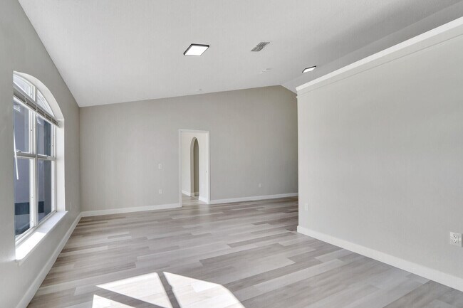 Building Photo - 551 SW Lawler Ave
