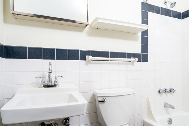 Interior Photo - Yale Place