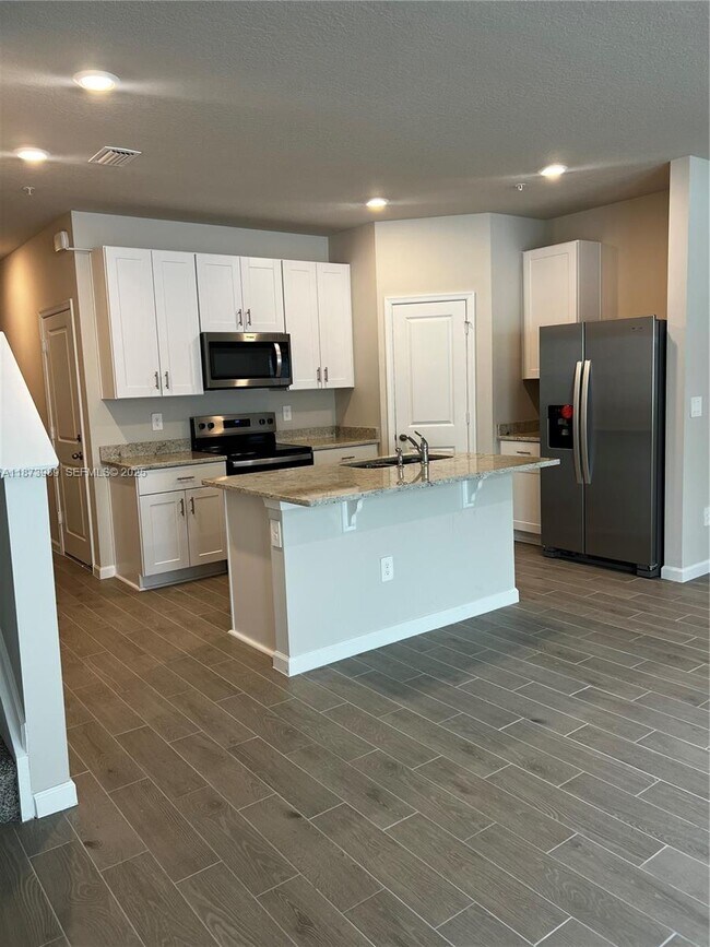 Foto del edificio - 478 Salisbury Cir