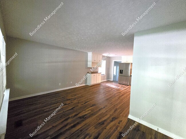 Foto del edificio - 5183 Suggs St