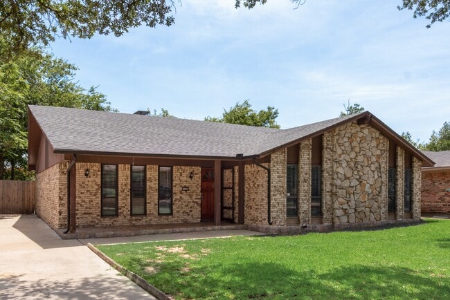 Building Photo - 1108 Janell Dr