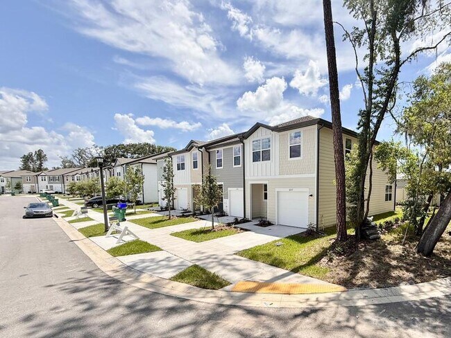 Building Photo - 6257 Daerr Ridge St