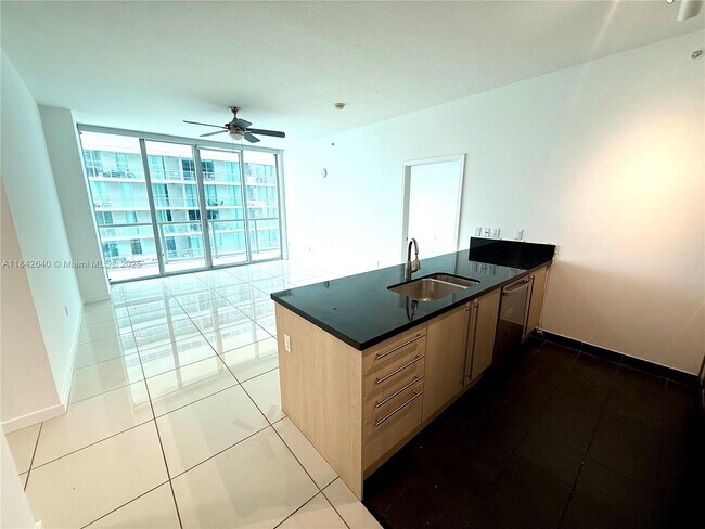 Foto del edificio - 79 SW 12th St