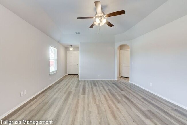 Building Photo - 4/2/2 in Broken Arrow!