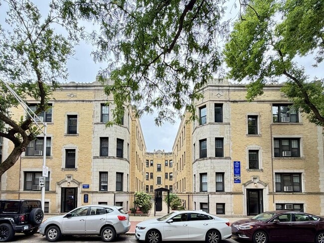 Building Photo - 533 W Belden Ave