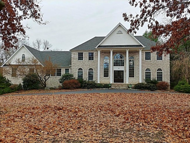 15 lucas lane millstone nj