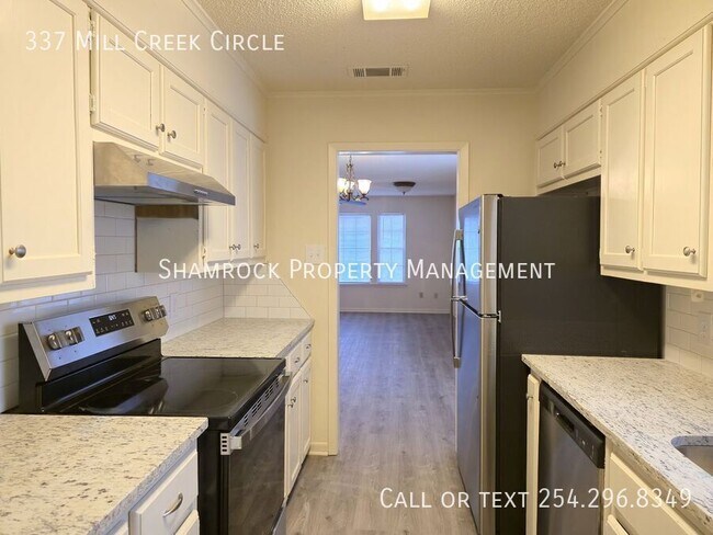 Building Photo - 3/2 Duplex in Midway ISD!