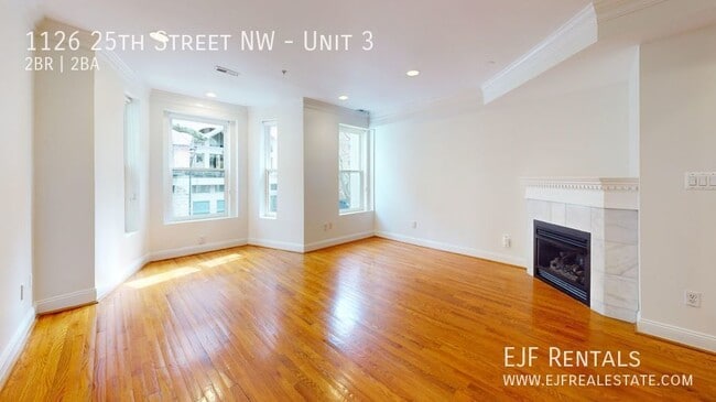 Building Photo - AMAZING Location 2 Bedroom/2 Bathroom W/Of...