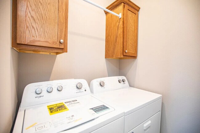 Building Photo - 1931 Booker Cir