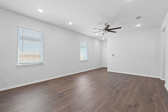 Foto del edificio - 6349 Marsh Ln