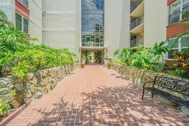 Building Photo - 2699 Seville Blvd