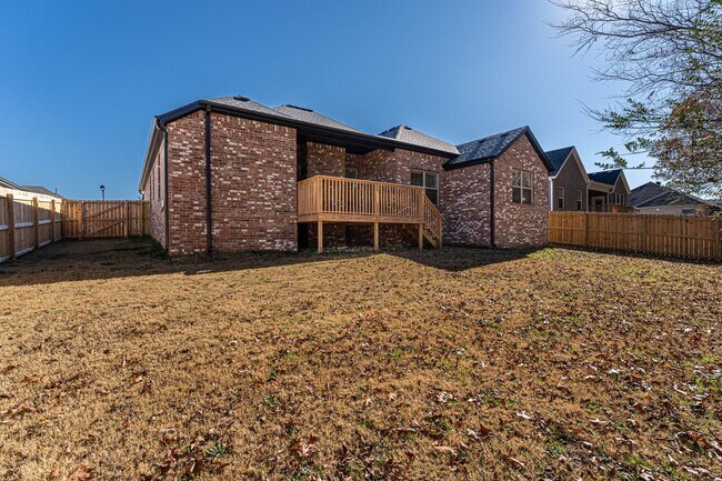 Foto del edificio - Four Bedroom Home In Fayetteville!!