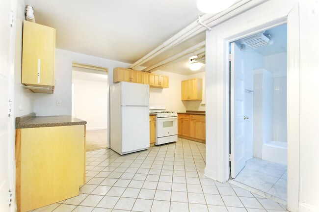 Foto del edificio - Very Spacious Lincoln Park, 3 Bed, 2 Bath,...