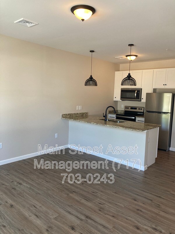 Building Photo - 376 E Main St