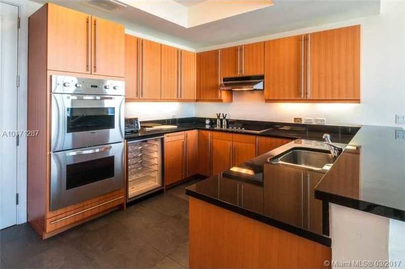 Primary Photo - 1425 Brickell Ave